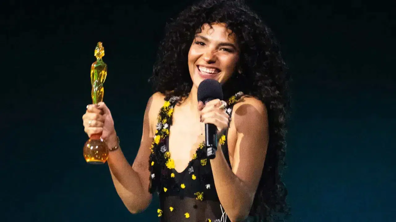 Olivia Dean Kaç Yaşında, Nereli, İngiltere’nin Yeni Pop Kraliçesi Mi Oldu, Hangi Şarkıyla Sahne Aldı?