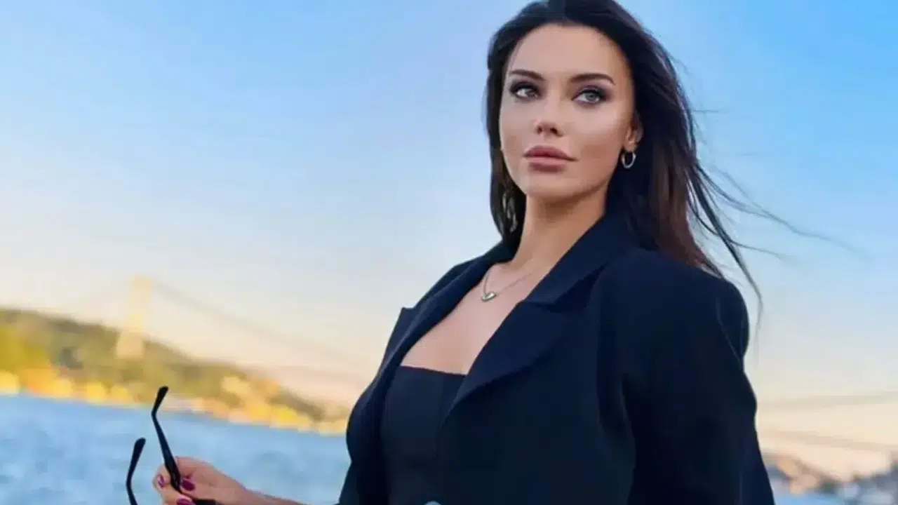 Tuvana Türkay'ın Annesi Babası Nereli, Dini Nedir, Etnik Kökeni Ne, Müslüman mı, Alevi mi?