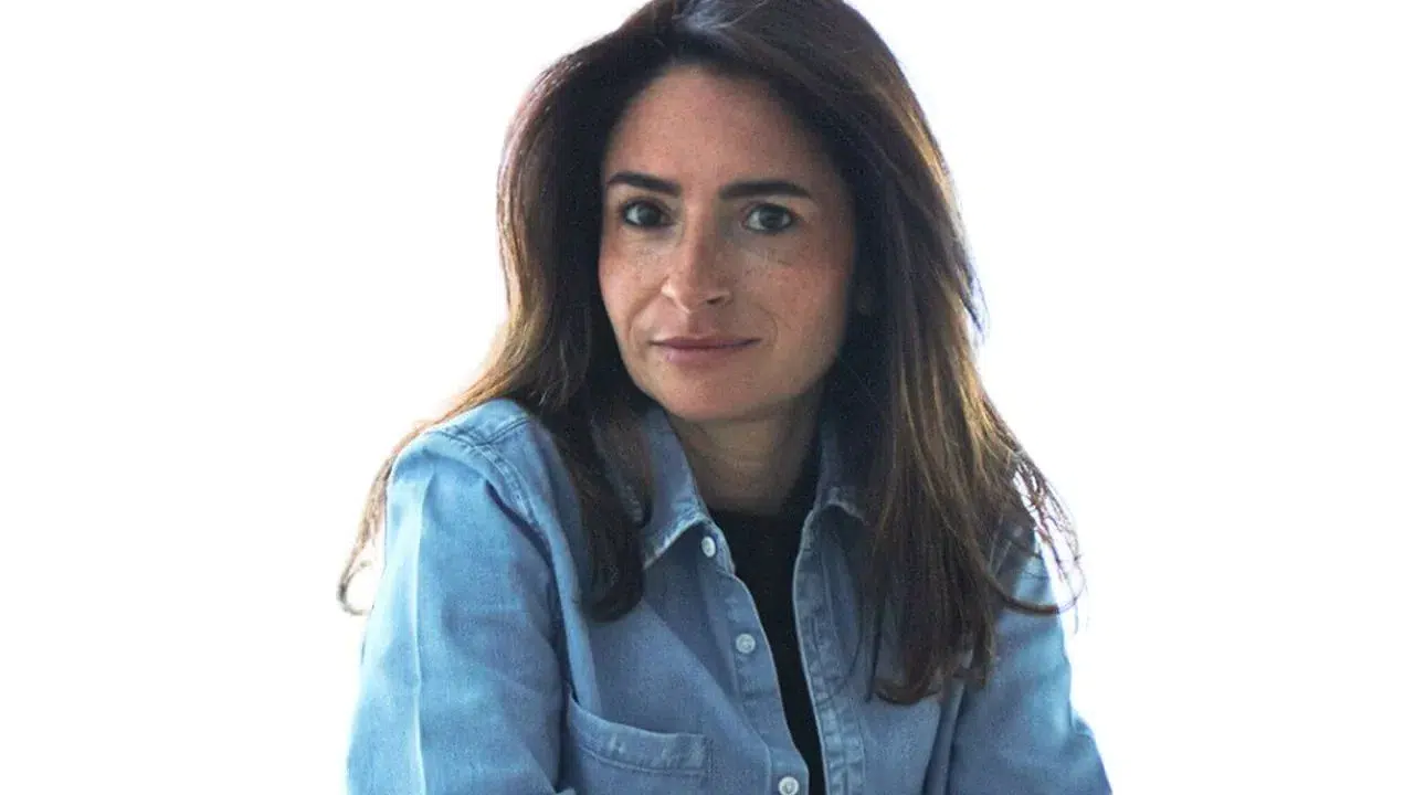 GÜLRU GEZER KİMDİR VE KİMİN KIZI (EŞİ KİM) Raife Gülru Gezer kaç yaşında, nerelidir, babası kim, mesleği nedir?