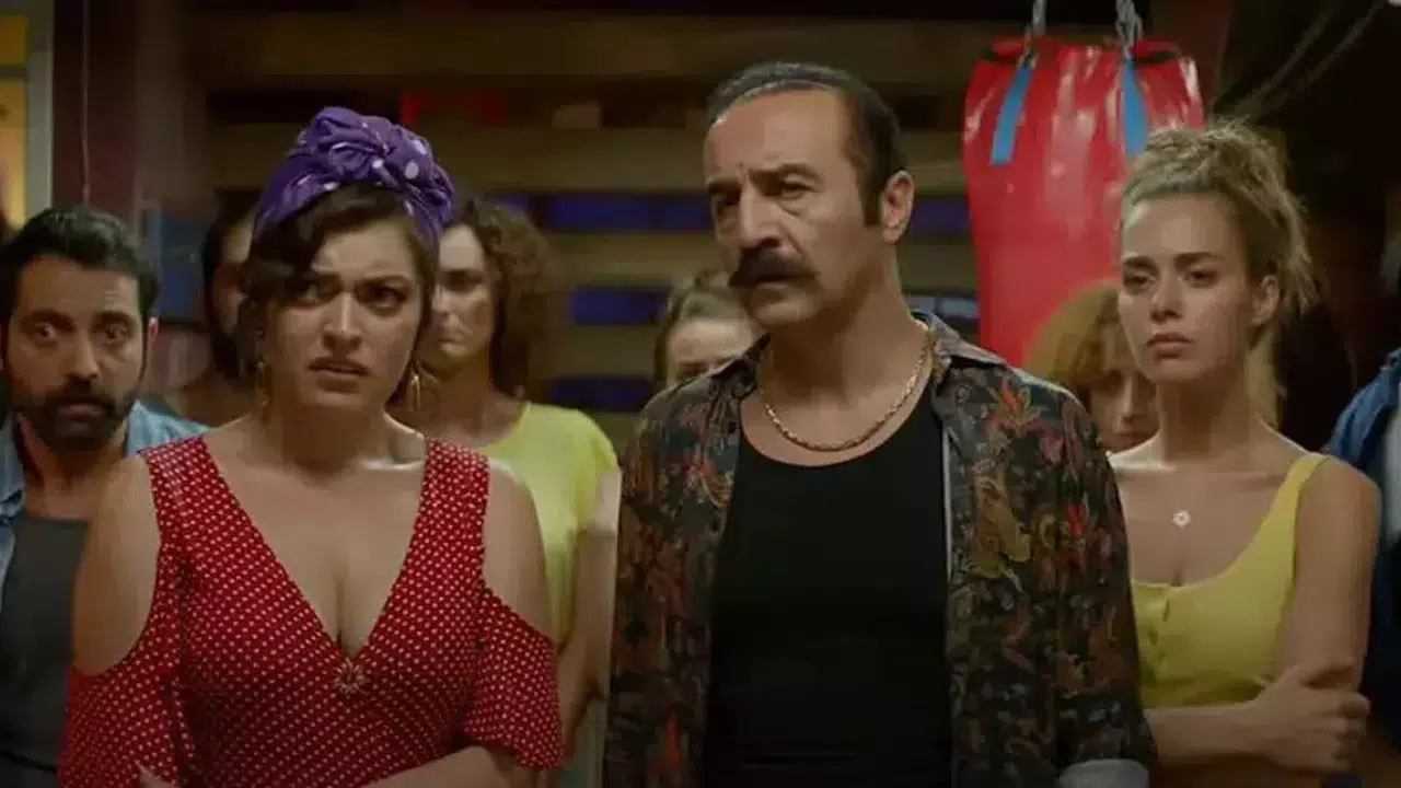 ORGANİZE İŞLER: SAZAN SARMALI FİLMİ ÖZETİ VE KONUSU (OYUNCULARI) Film Hangi Türde ve Ne Anlatıyor?