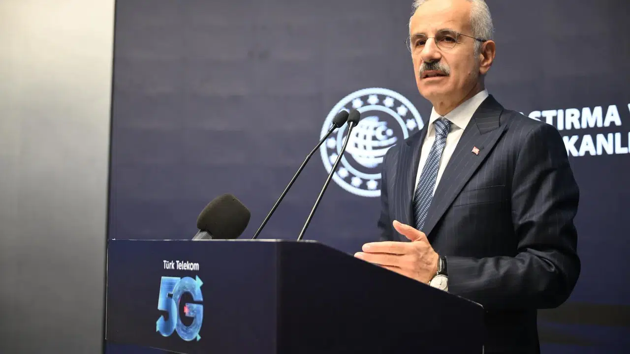 Bakan Uraloğlu: Türkiye Fiber Altyapıda Avrupa’nın İlk 3 Ülkesi Arasında!