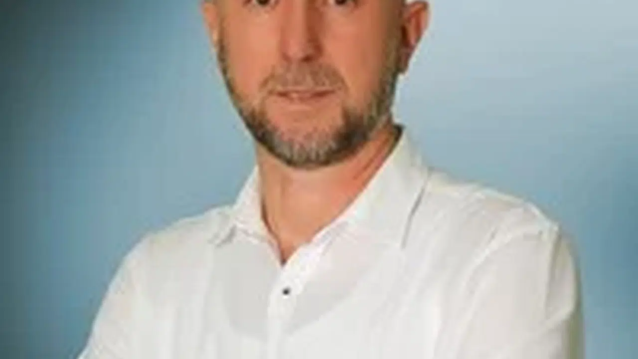 BUZ YÜREKLER KİTAP ÖZETİ NEDİR? Konusu ve ana fikri ne anlatıyor?