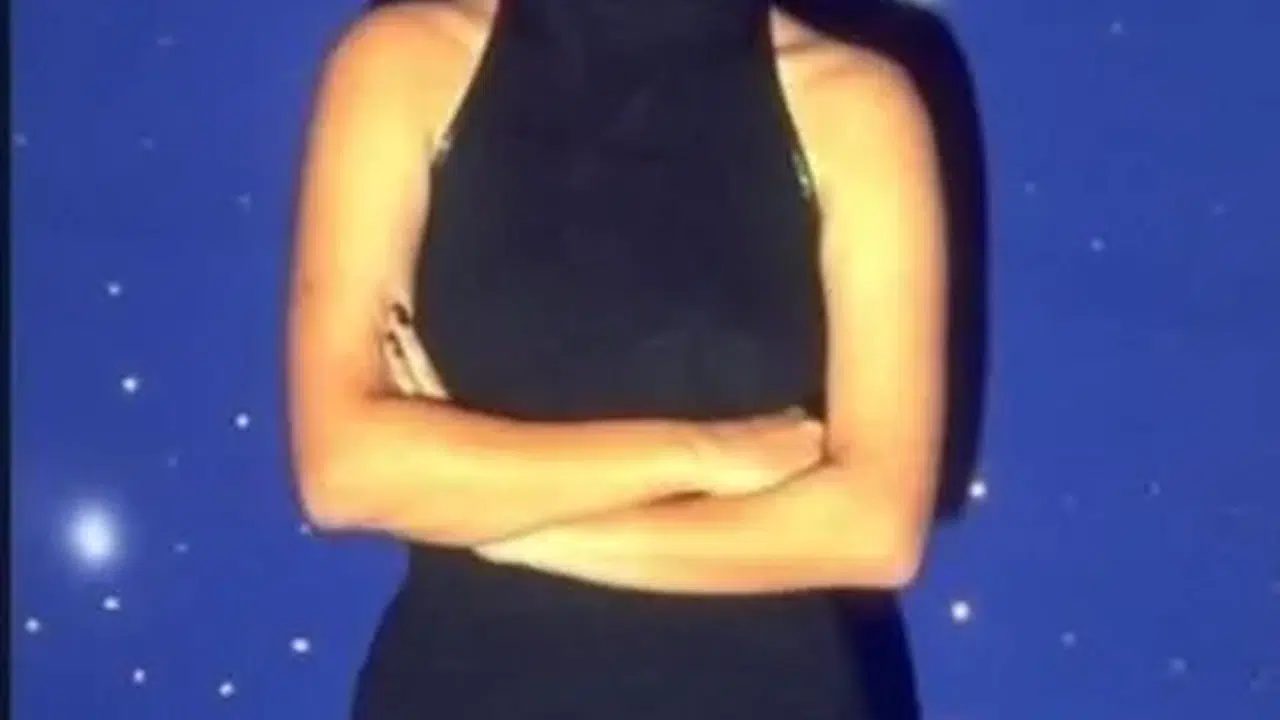 52 Yaşındaki “Abajur Kız”ın İnanılmaz Değişimi