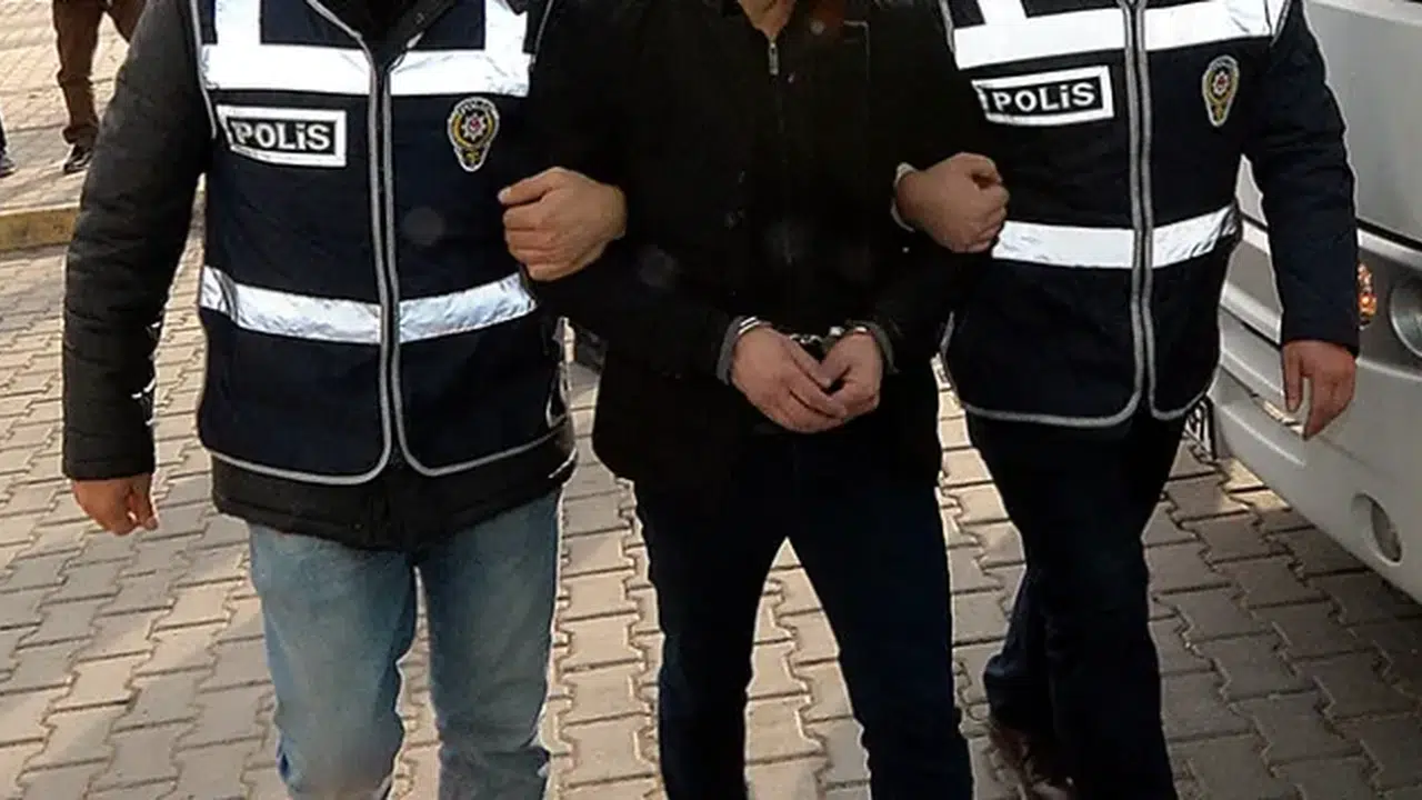 Sosyal medya dolandırıcılarına büyük darbe, 5 ilde 13 gözaltı!