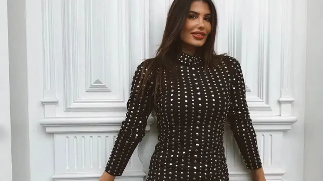 Ünlü Şarkıcı Hatice’nin Balkon Macerası, Cam Temizliği Anları Viral Oldu