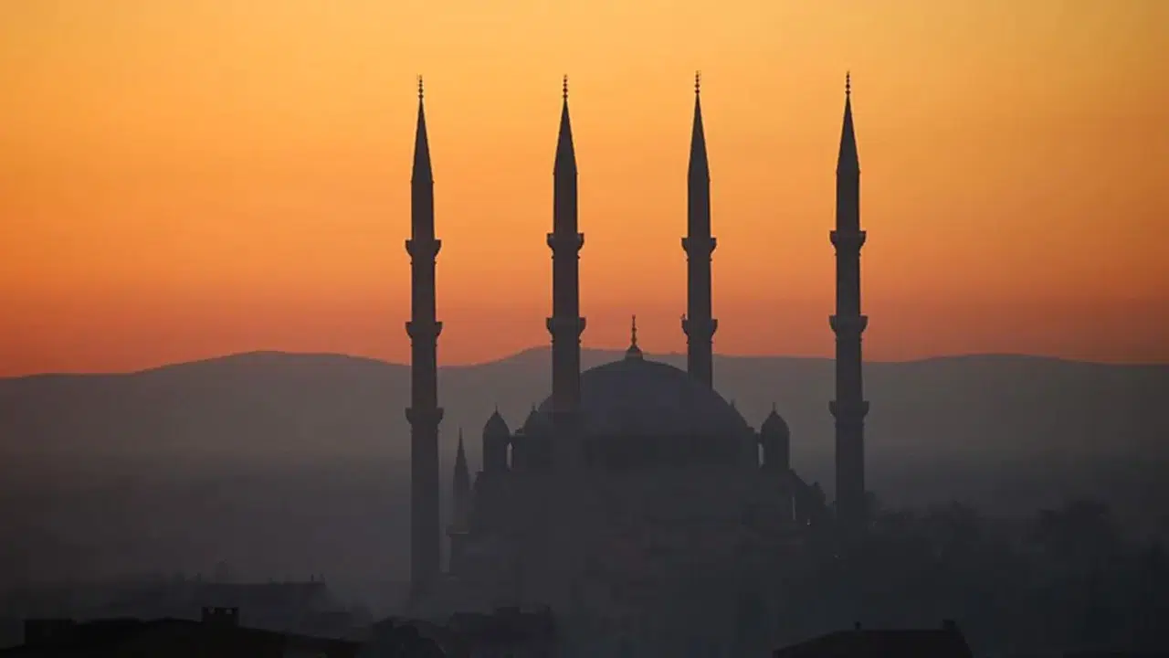 KADİR GECESİ HANGİ GÜNE DENK GELİYOR? 2026 Kadir Gecesi Ne Zaman Başlıyor?