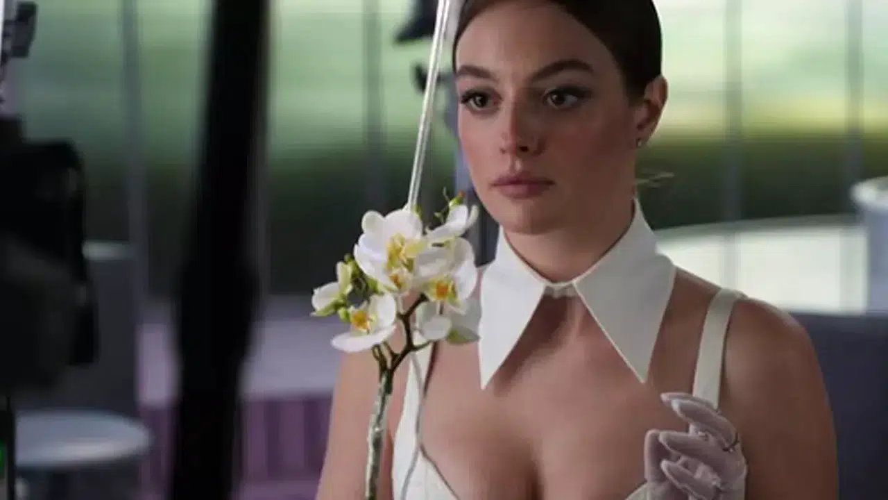 Delikanlı Dizisi Melis Sezen Hangi Rolde, Hazan Kimdir?