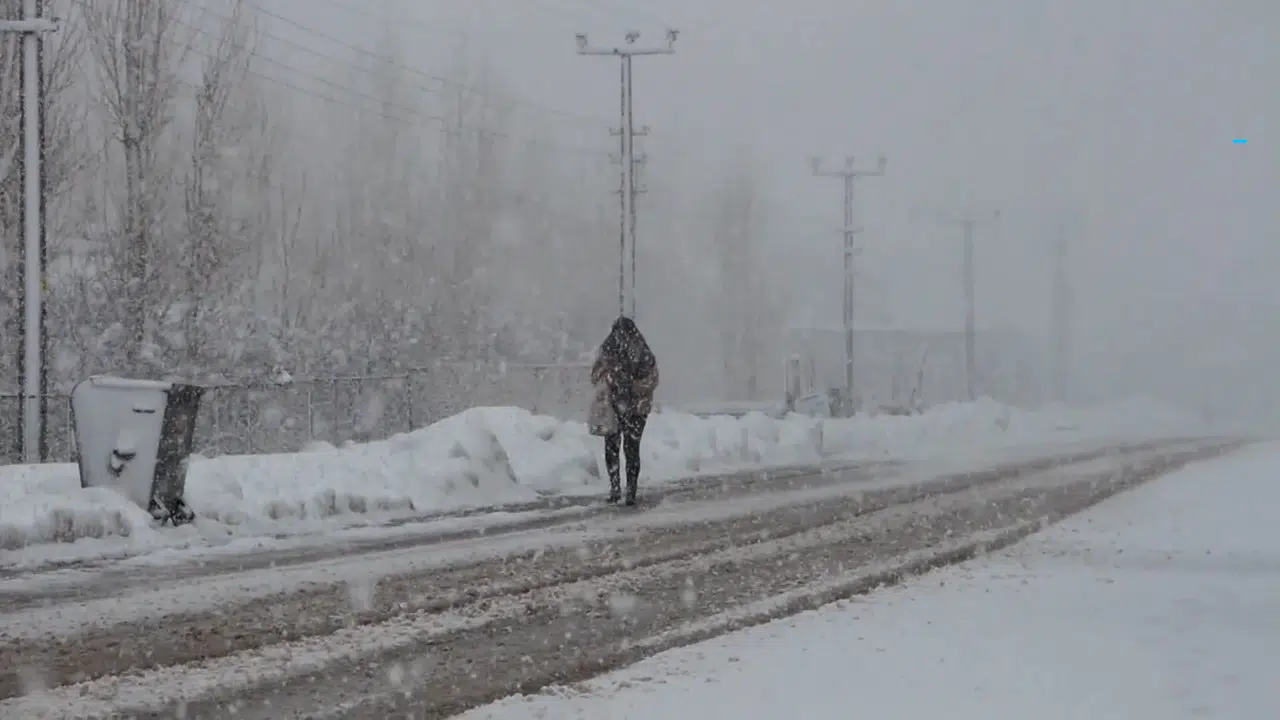 9 MART PAZARTESİ HANGİ İLLERDE OKUL YOK? Doğu Anadolu’da Kar Yağacak Mı, Yarın Ders İşlenecek Mi?
