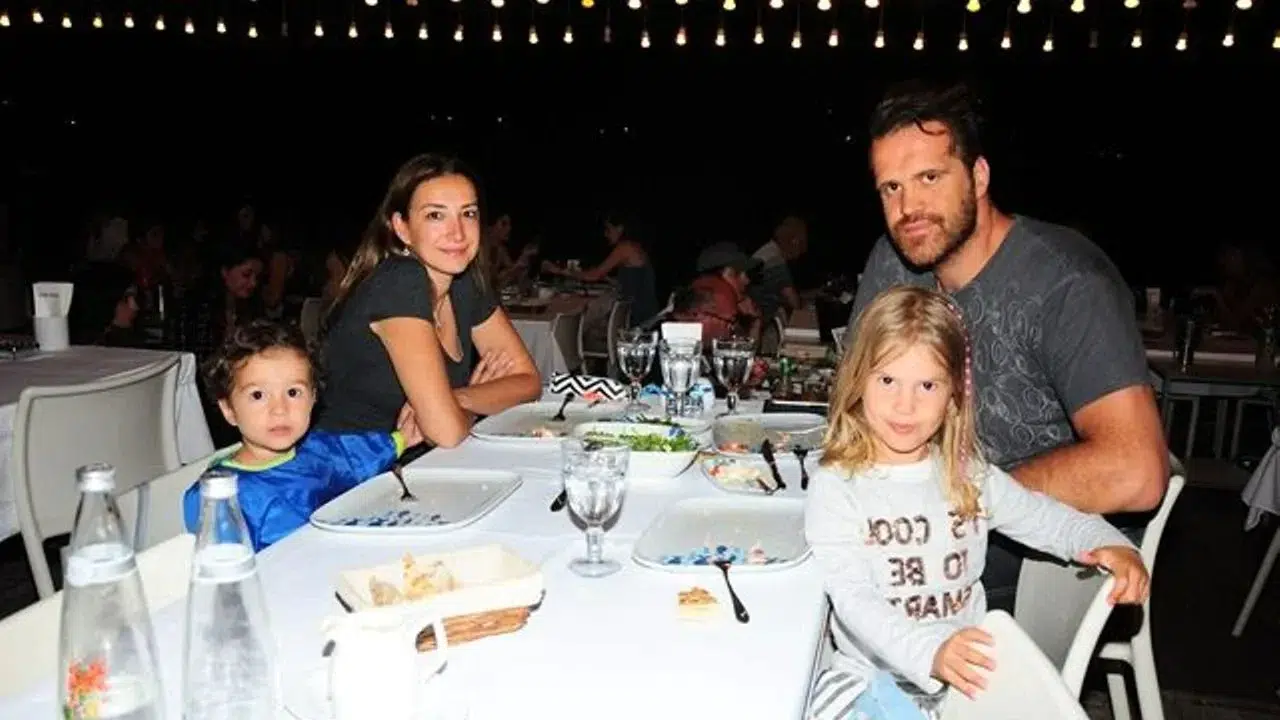 Oğuz Savaş eşi kim, evli mi, kaç yaşında, aslen nereli, boyu kilosu kaç ve hangi takımlarda oynadı?