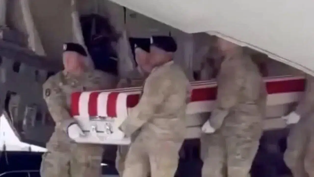 Savaşta Ölen ABD Askerleri Ülkeye Getirildi! Trump Cenaze Törenine Katılıyor