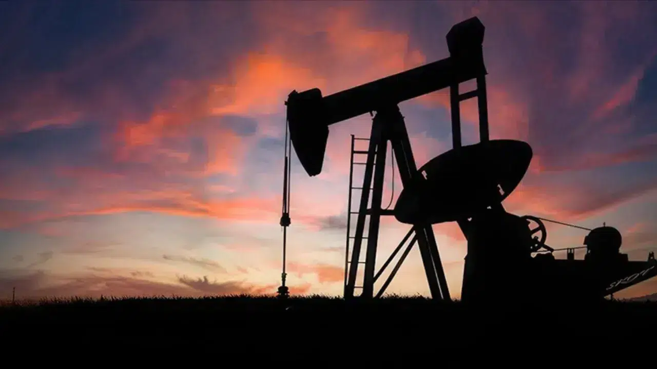 ABD’den Şaşırtan Petrol Verisi! Stoklar Beklentinin Tersine Yükseldi