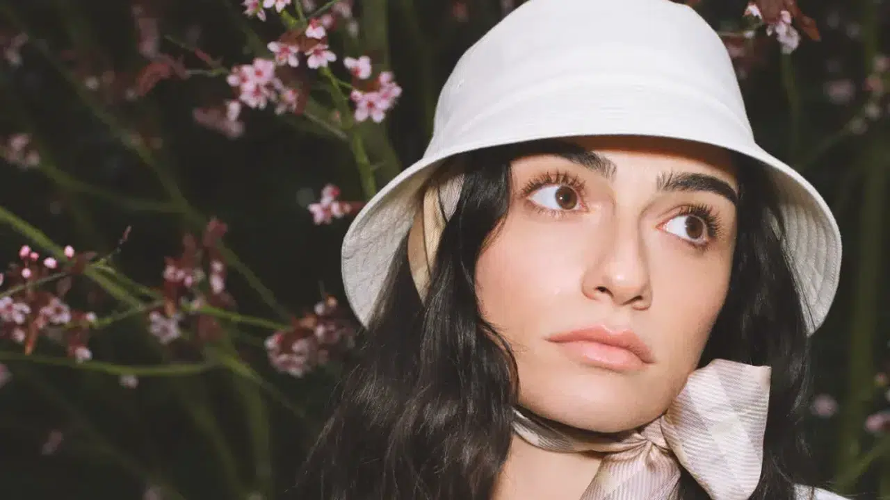 HAZAR ERGÜÇLÜ KİMDİR VE HAYATI! kaç yaşında, Kuzey Kıbrıslı mı, evli mi, sosyal medya adresi ne?