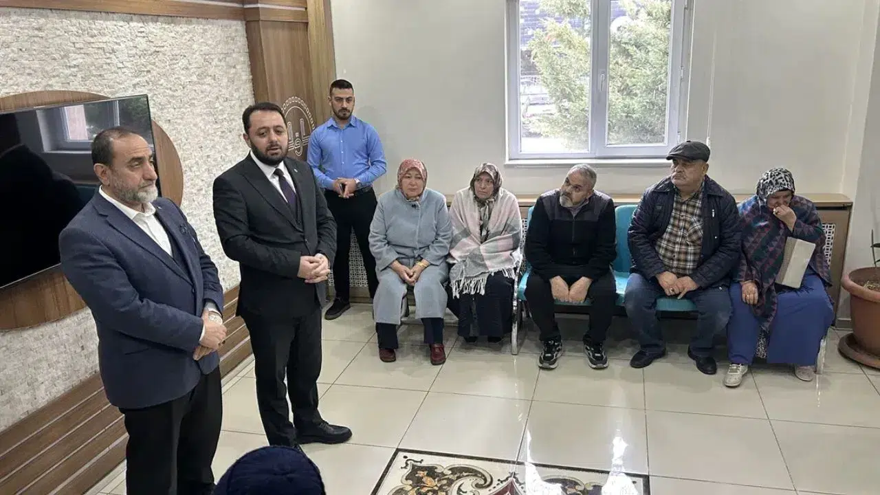 Umre Hayali Kabusa Döndü! 125 Kişi Paralarını Verdi, Ortada Kimse Yok