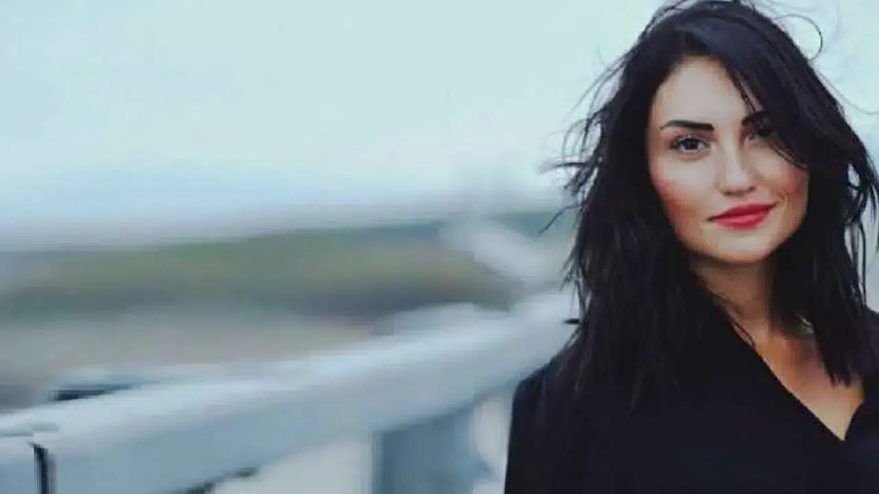 Siyaset Haberciliğinin Dikkat Çeken İsmi Rüya Akkuş, Kariyeri, Özel Hayatı ve Gündem Olan Diyalogları