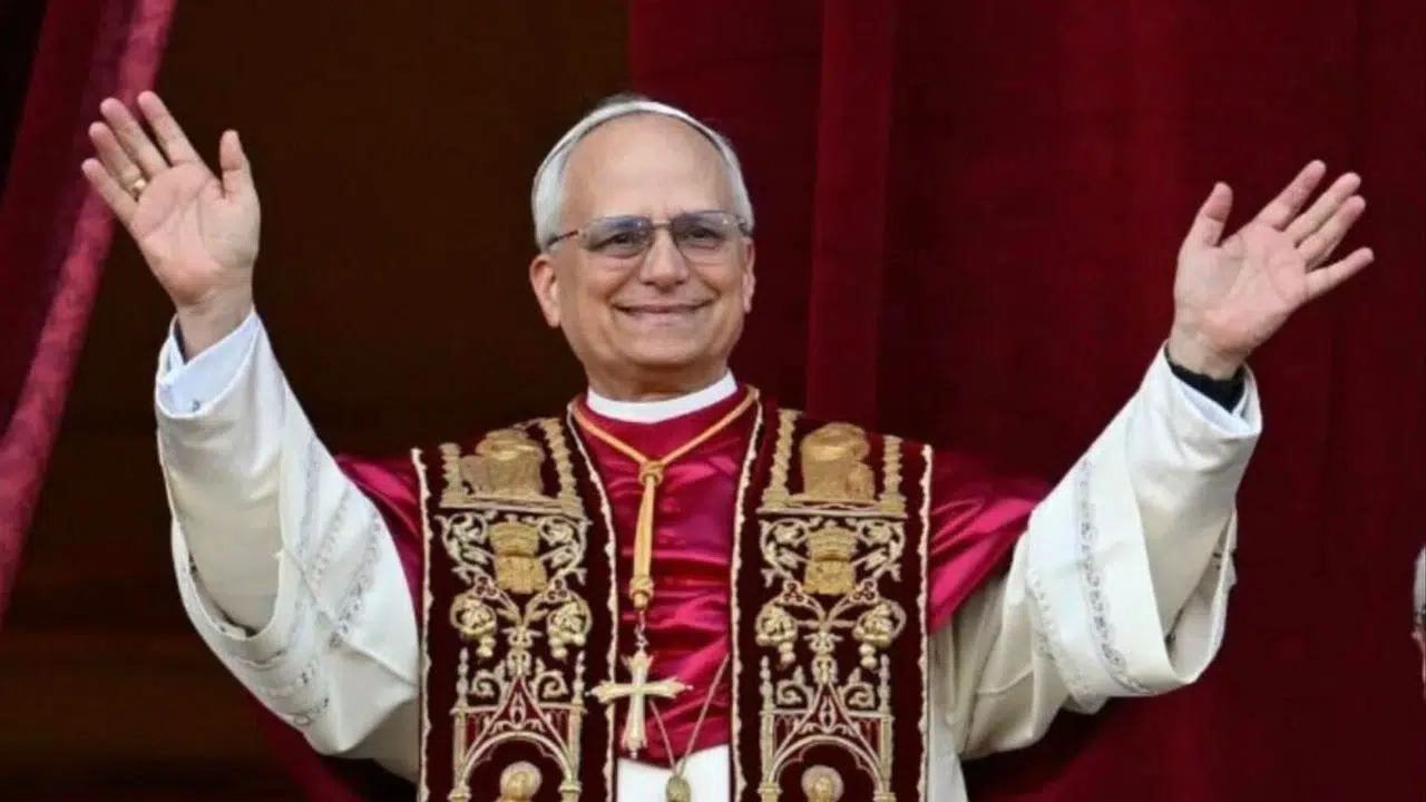 PAPA 14. LEO KİMDİR VE KÖKENİ! Asıl Adı Robert Francis Prevost Mu, Kaç Yaşında, Nereli, Nasıl Seçildi, Tarihi Önemi Nedir?