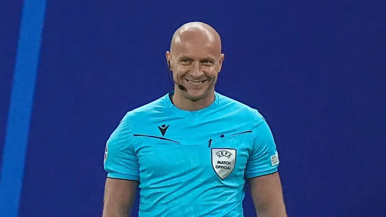 SZYMON MARCİNİAK HANGİ FİNALLERİ YÖNETTİ? Galatasaray’ın maçlarında görev aldı mı, GS maçları nasıl bitti, Liverpool maçını kim yönetecek?