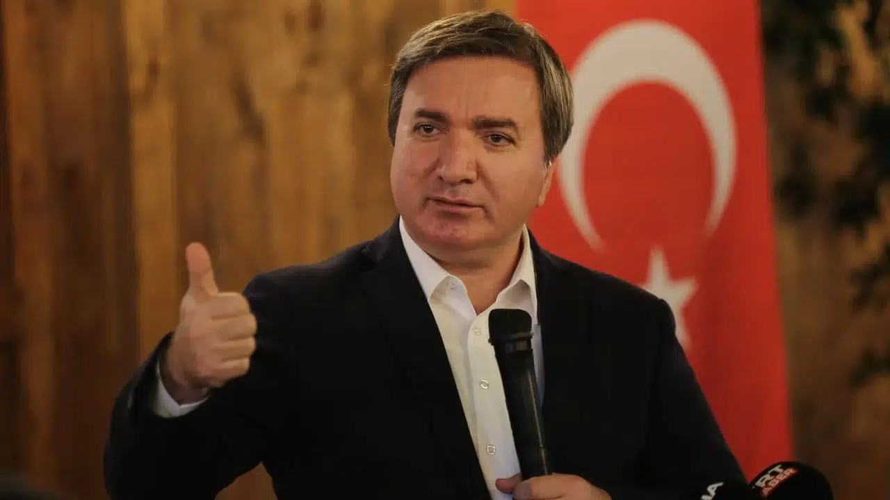 HAMZA AYDOĞDU KİMDİR VE HAYATI! Aslen nereli, kaç doğumlu, ne iş yapıyor, evli mi, çocuğu var mı?