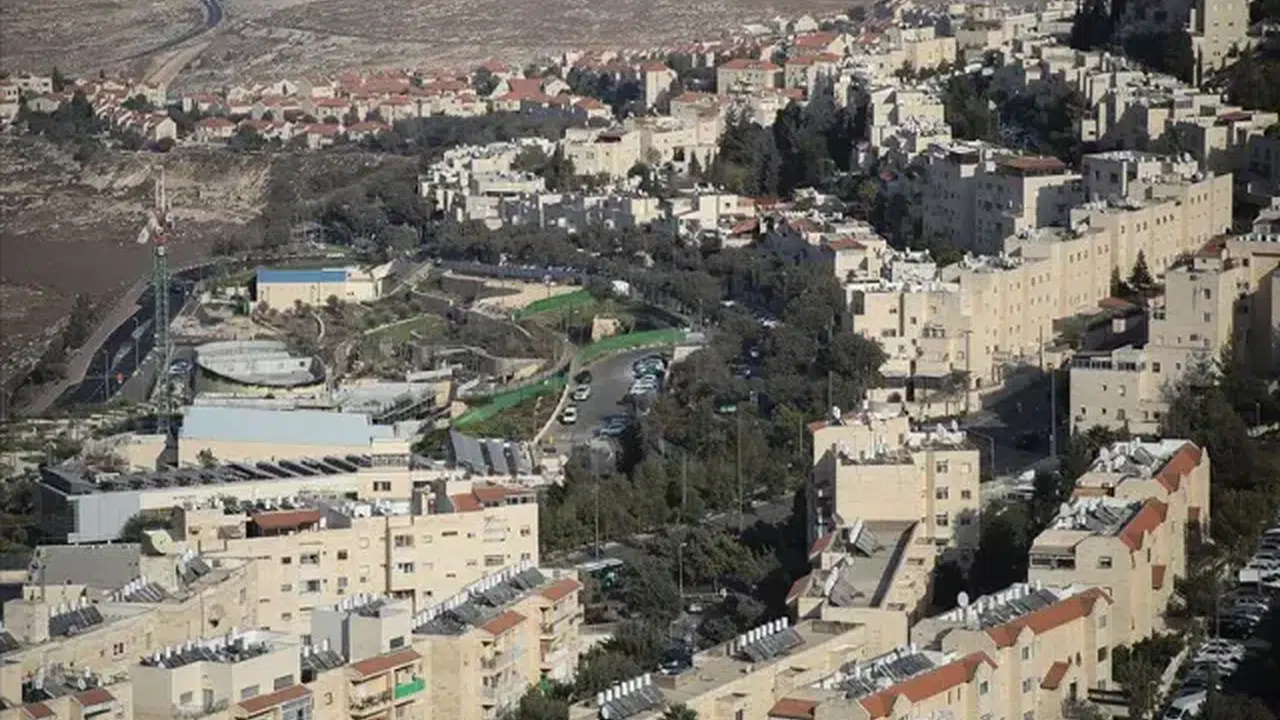 İşgalci İsrail güçleri Ramallah’taki Mülteci Kampı’na baskın düzenledi!