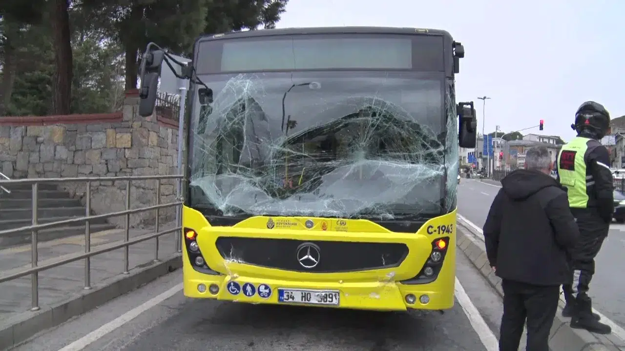 İstanbul’da Panik Anları! İETT Otobüslerinin Camları Patladı