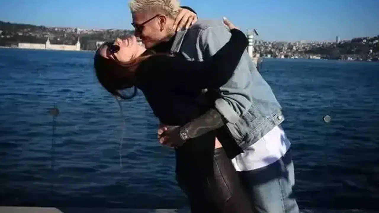 Mauro Icardi ile China Suarez Boğaz’da Romantik Pozlar Verdi!