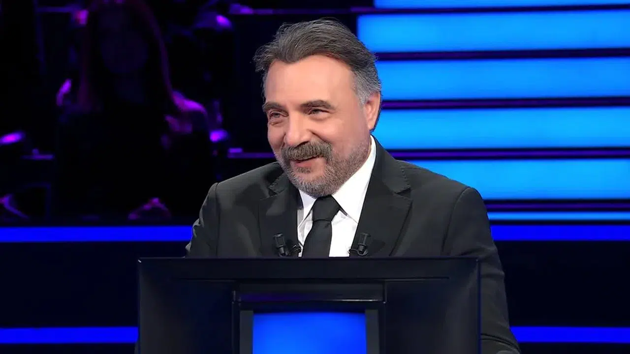 Birçok dilde Türkçede olduğu gibi soru cümlelerinin sonuna soru işareti koyulurken, Yunancada hangi işaret koyulur?