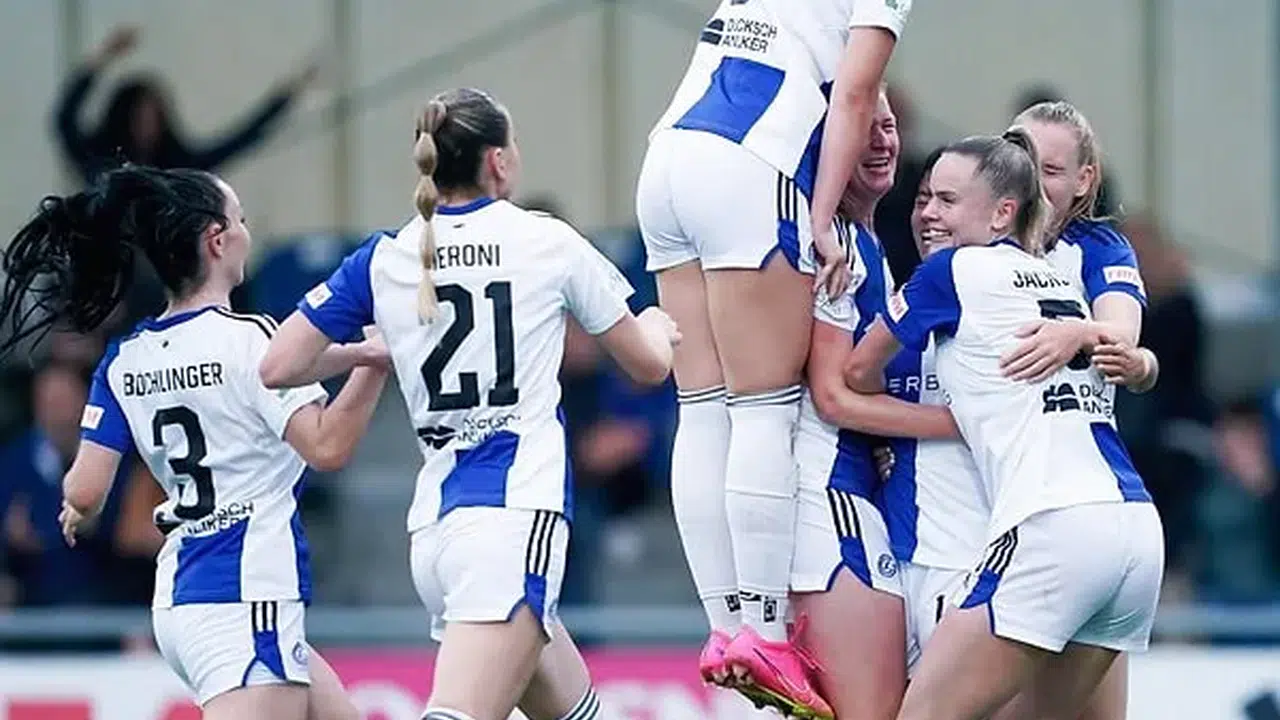 Sahadaki Performansları Kadar Güzellikleri de Konuşuluyor: İşte Grasshopper Kadın Futbol Takımı!