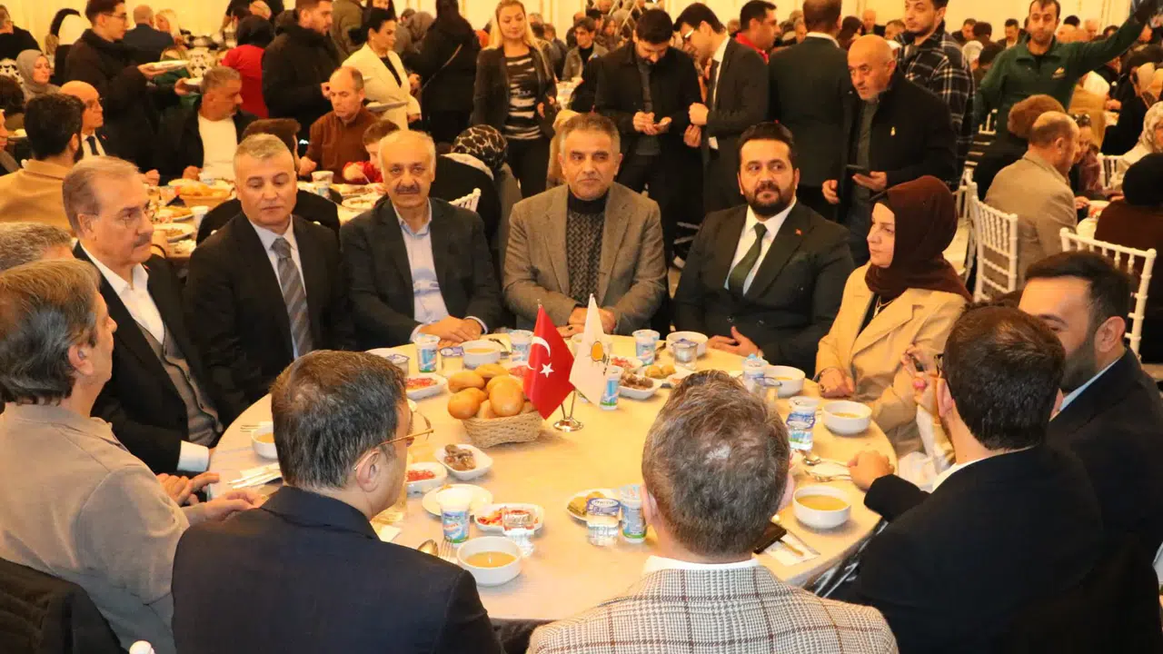 AK Parti Kartal Teşkilatı Vefa İftarı’nda tek yürek oldu