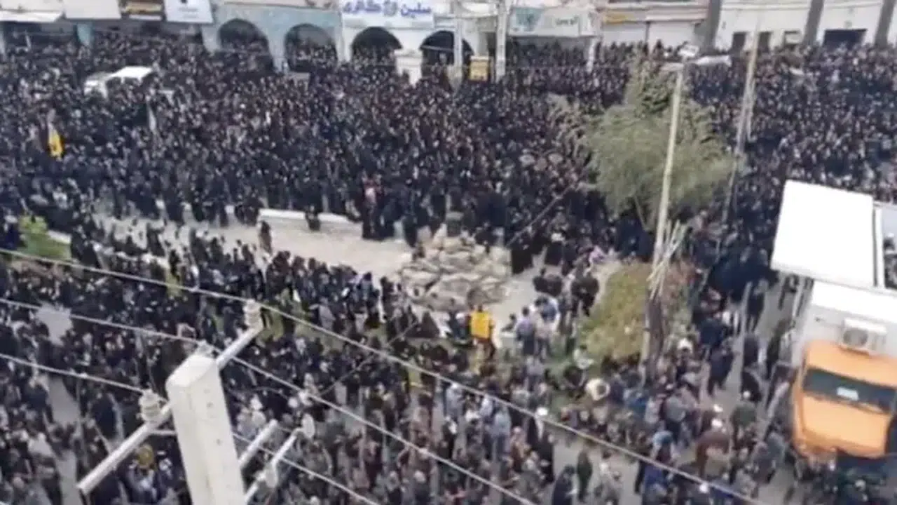 İran’da Gözyaşı Sel Oldu! Minab’daki Öğrenciler Son Yolculuğuna Uğurlandı