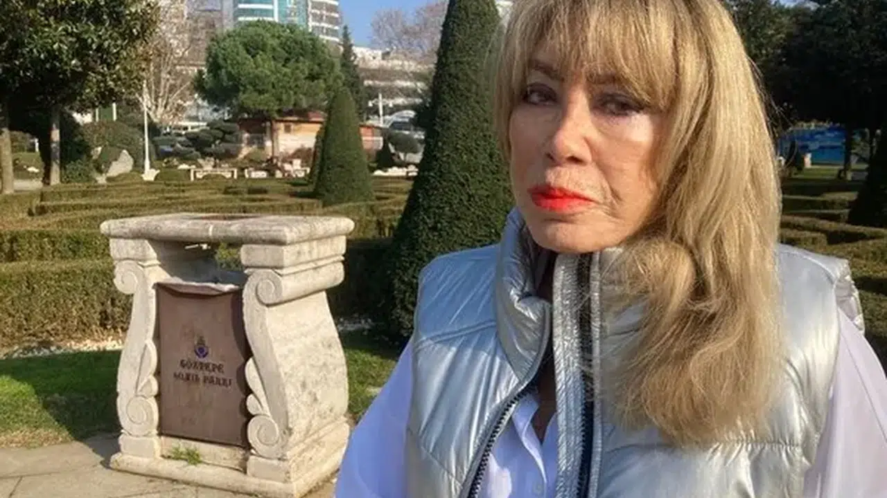 AYNUR AYDAN NE İÇİN AĞLADI? Sinemaya dönmek mi istedi, hangi film ve dizilerde oynamıştı?