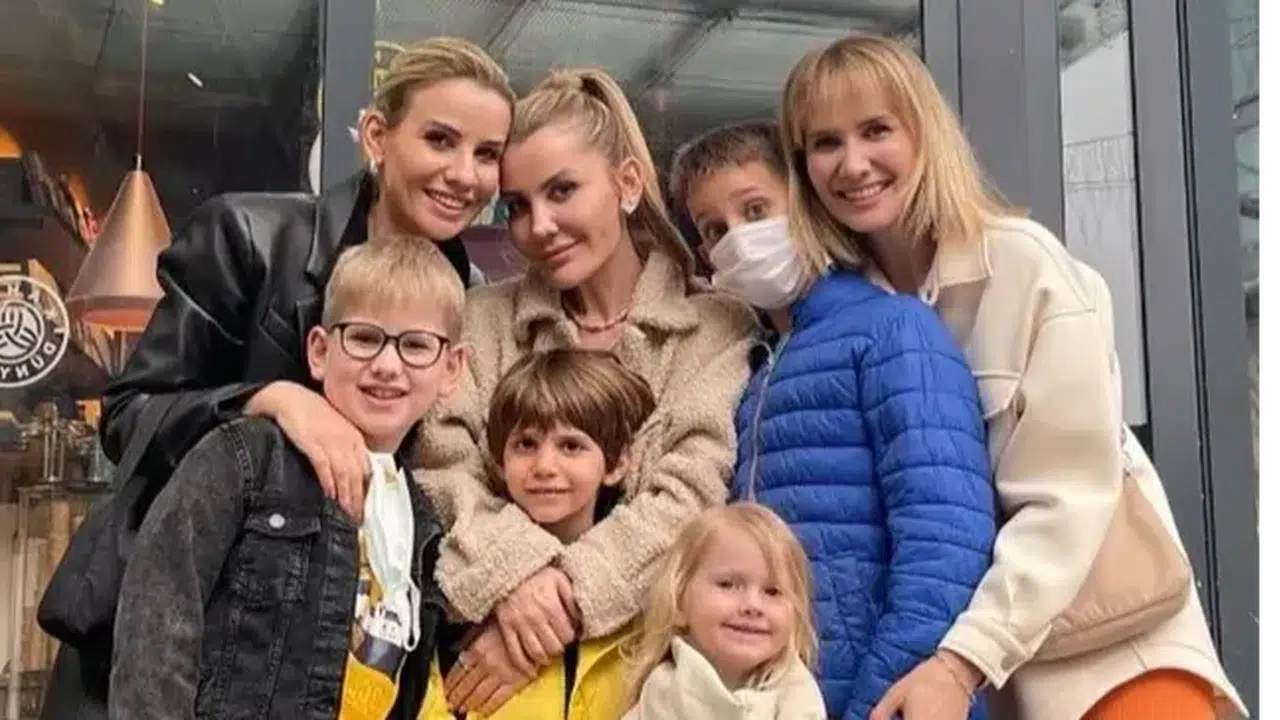 ESRA EROL'UN KARDEŞİ VAR MI! Kaç kardeşi var? Erkek kardeşi var mı?