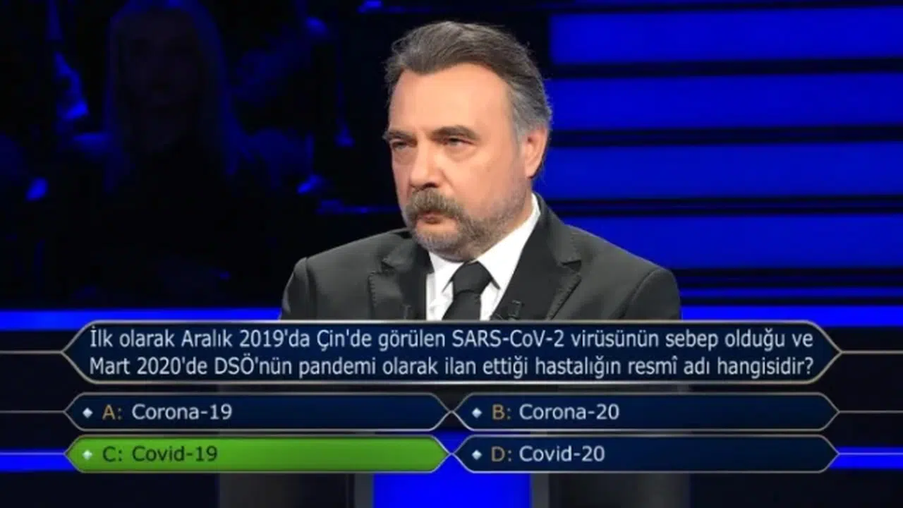İlk olarak Aralık 2019'da Çin'de görülen SARS-CoV-2 virüsünün sebep olduğu ve Mart 2020'de DSÖ'nün pandemi olarak ilan ettiği hastalığın resmî adı hangisidir?