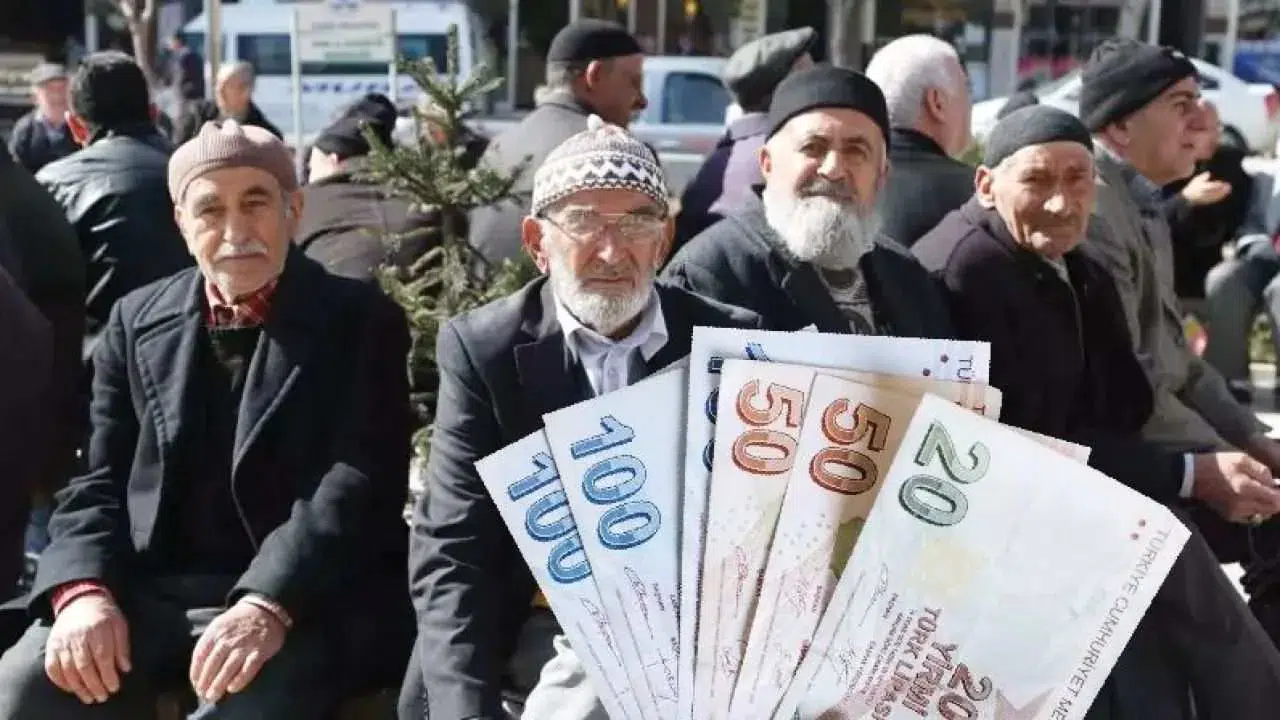Bankalar emekliler için keseyi açtı, 100 bin TL’ye varan promosyon paketleri
