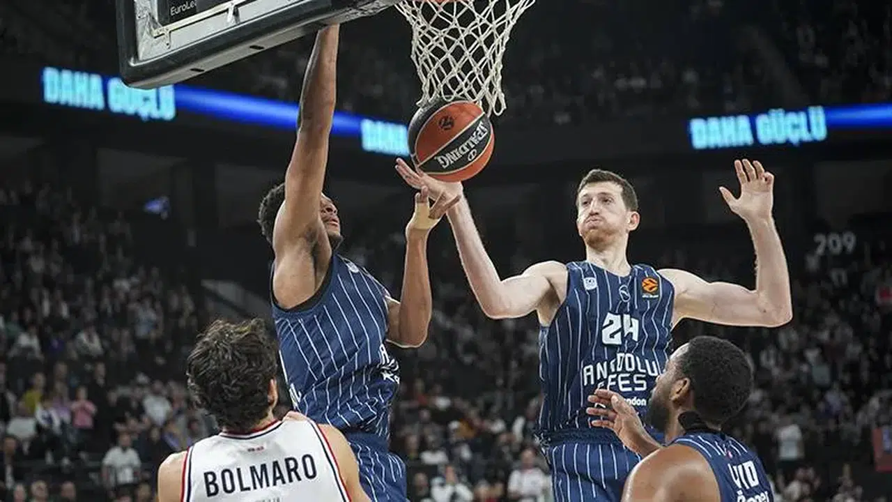 ANADOLU EFES BAYERN MÜNİH EUROLEAGUE MAÇI! Hangi kanalda canlı yayın var, saat kaçta, S Sport Plus nasıl izlenir?