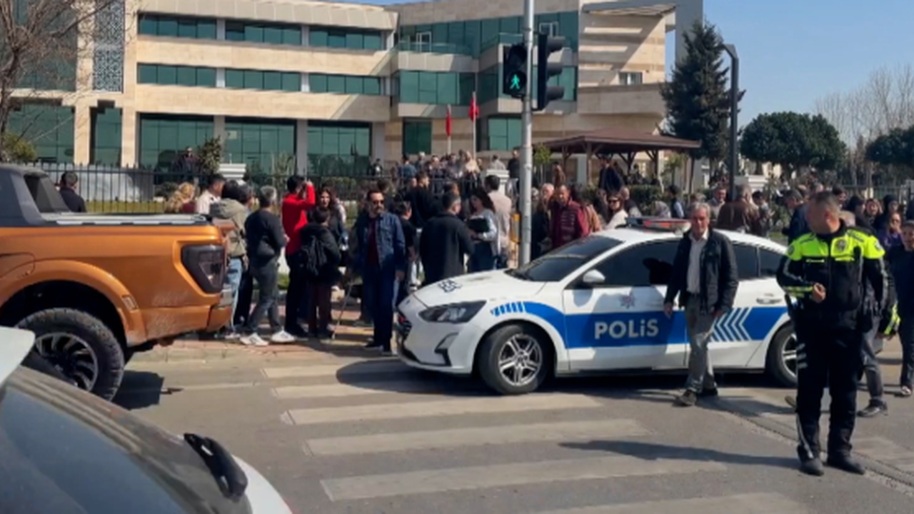 Kepez Hükümet Konağı’nda Silah Sesleri, Bina Tahliye Edildi