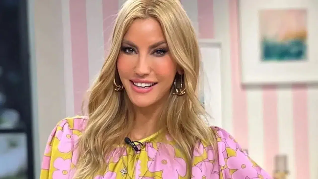 Serenay Sarıkaya’nın Paris Tarzı Konuşulurken Çağla Şikel’le “Gözlük Piştisi”