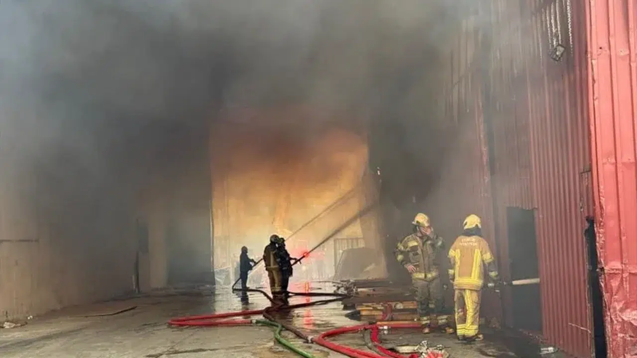 İzmir’de Korku Dolu Anlar! Sanayi Bölgesinde Yangın Kabusa Döndü