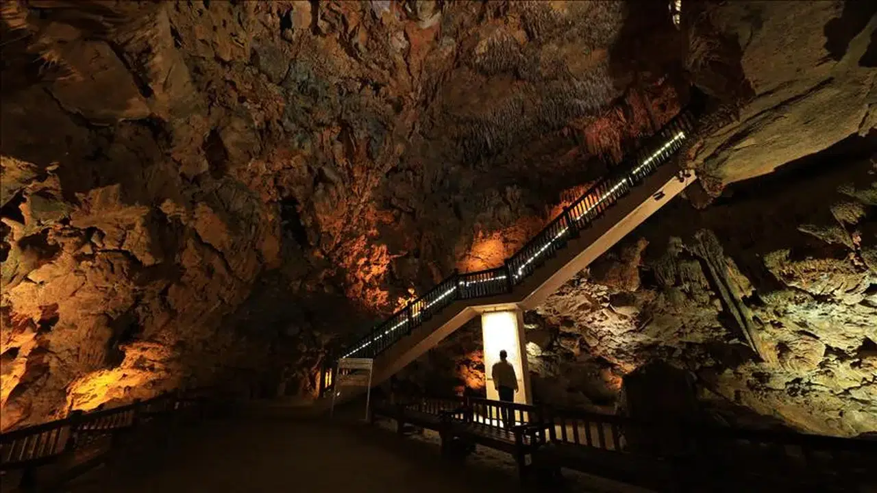Alanya’daki Damlataş Mağarası neden ünlü, nasıl ortaya çıktı, içindeki hava astıma iyi geliyor mu, özellikleri neler?