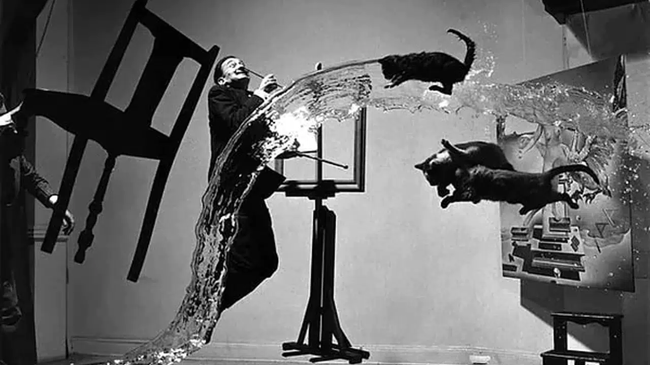 SALVADOR DALI DALGIÇ KIYAFETİ NEDİR! Neden dalgıç kıyafeti giydi, Londra’daki sürrealizm sergisinde ne yaşandı?