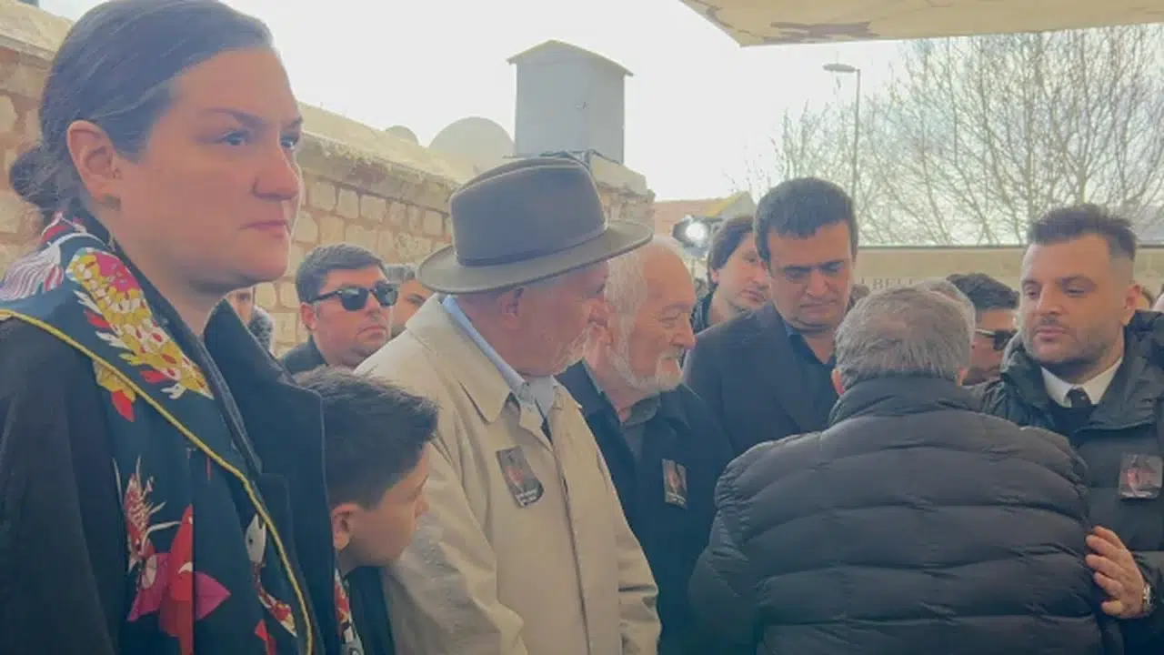İLBER ORTAYLI’NIN CENAZESİNE KİMLER KATILDI? Fatih Camii’ndeki törene kimler geldi, kimler yoktu?