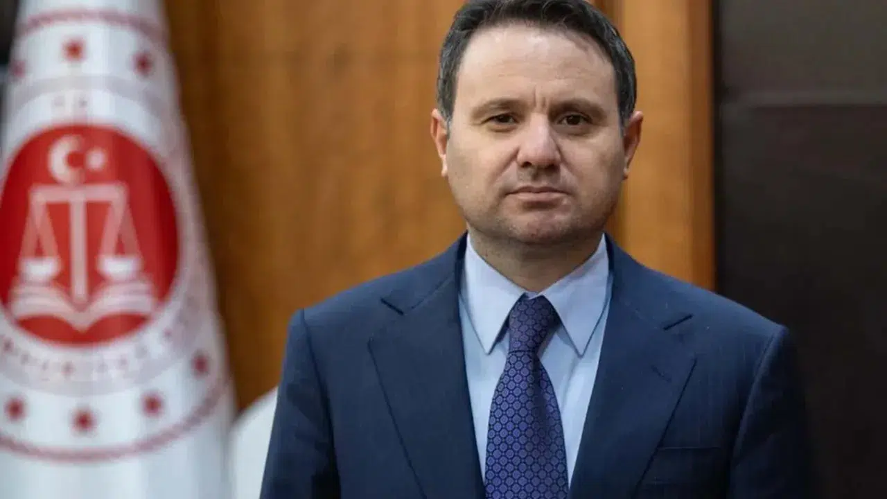 AKIN GÜRLEK'İN BABASI! Aslen Nereli, Ne İş Yapıyor, Ailesi Hakkında Bilgi Var Mı?