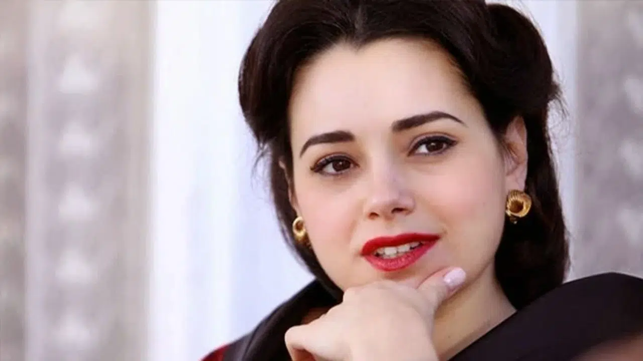 ÖZGÜ NAMAL KAÇ YAŞINDA? Nereli, doğum tarihi ne, evli mi, kaç çocuğu var?