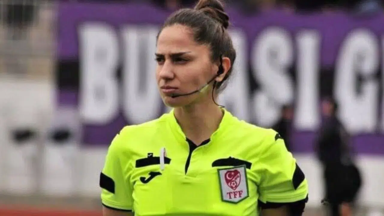 ASEN ALBAYRAK KİMDİR VE HAYATI! Kaç yaşında, Nerede doğdu, FIFA kokartı var mı?