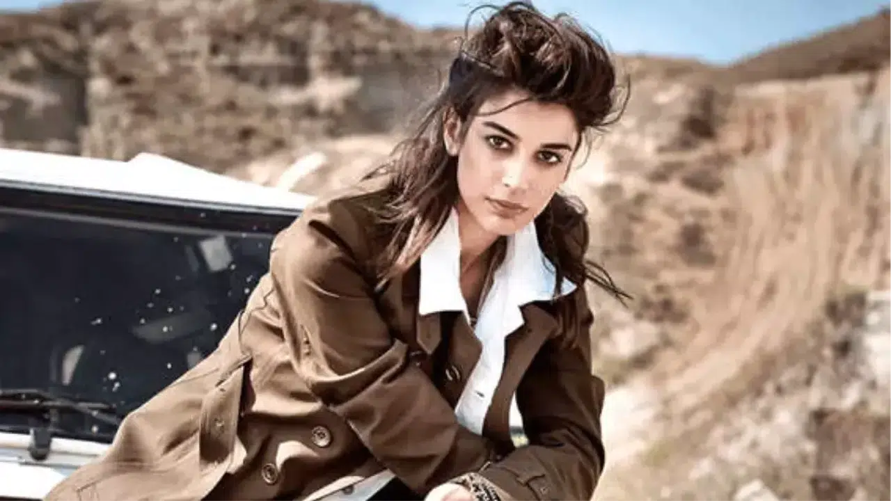 ARKA SOKAKLAR BERİL KİM! Ecem Ustaoğlu Kimdir, Kaç Yaşında ve Dizide Hangi Karakteri Canlandırıyor?