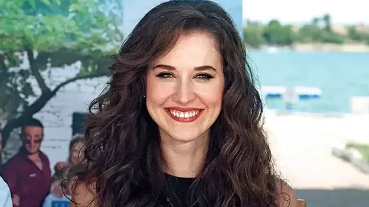 OYA UNUSTASI KİMDİR, EVLİ Mİ? Kaç yaşında, aslen nereli, hangi dizilerde oynadı?