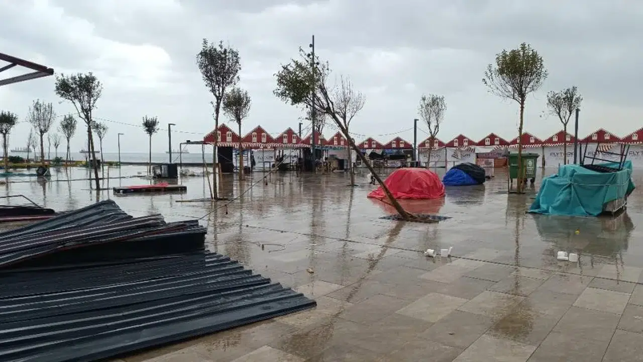 Gece esti sabah yıktı! İskenderun’da fırtınanın bilançosu ortaya çıktı