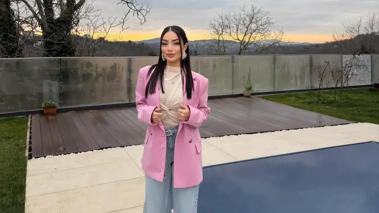 Yemekteyiz Asranur Hanım Kimdir, Kaç Yaşında, Nereli, Ne İş Yapıyor, Moda Tasarımcısı Mı, Instagram Hesabı Nedir?