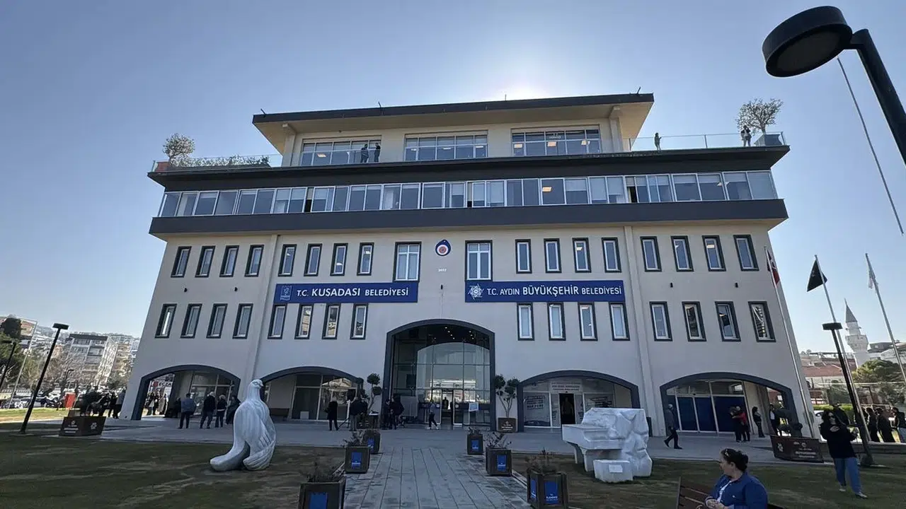 Kuşadası Belediyesi’nde rüşvet ve irtikap soruşturması, 6 şüpheli adliyede