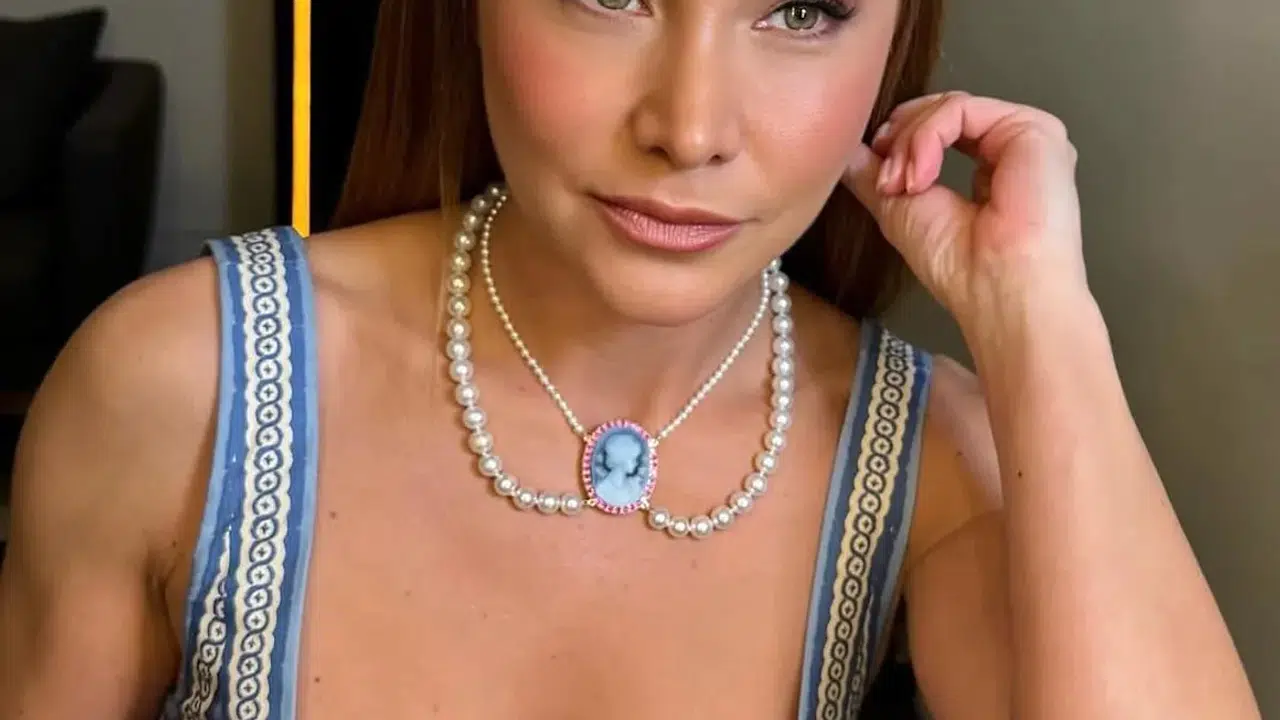 İbrahim Selim’in Konuğu Burçin Terzioğlu, Enerjisi ve Görünümüyle Dikkat Çekti