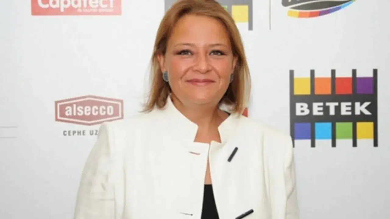 GÖZDE AKPINAR’IN SEVGİLİSİ VAR MI? Mehmet Aslantuğ ile ilişkisi doğru mu, serveti ne kadar, hangi şirketin sahibi?