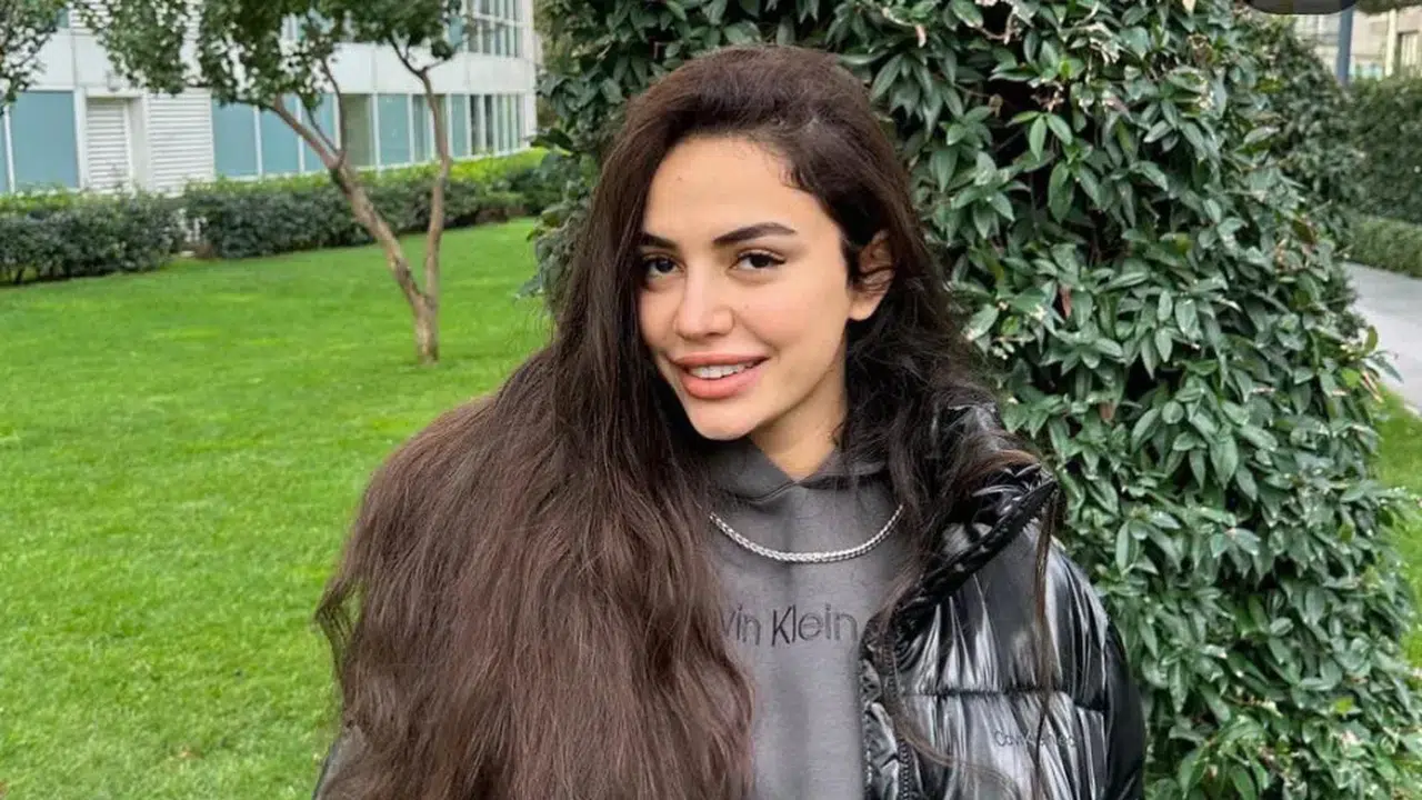 Ece Ronay hayatı (kimdir), memleketi neresi, kaç doğumlu, ne içerik üretiyor, ne iş yapıyor?